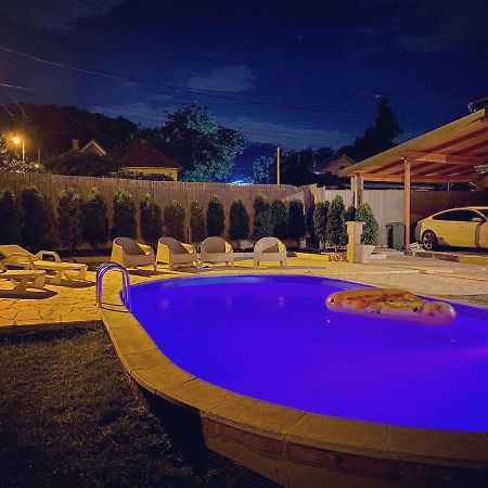 Villa Mika'S Poolhouse à Belgrade Extérieur photo