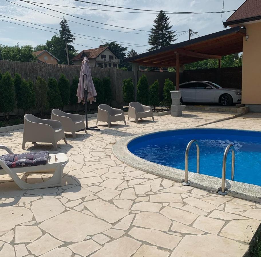 Villa Mika'S Poolhouse à Belgrade Extérieur photo