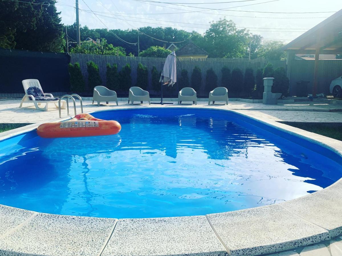 Villa Mika'S Poolhouse à Belgrade Extérieur photo