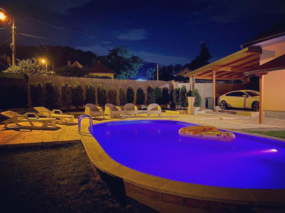 Villa Mika'S Poolhouse à Belgrade Extérieur photo