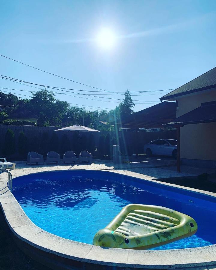 Villa Mika'S Poolhouse à Belgrade Extérieur photo