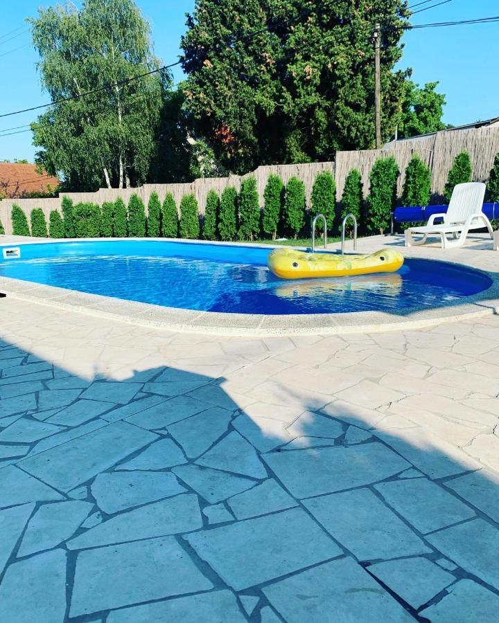 Villa Mika'S Poolhouse à Belgrade Extérieur photo