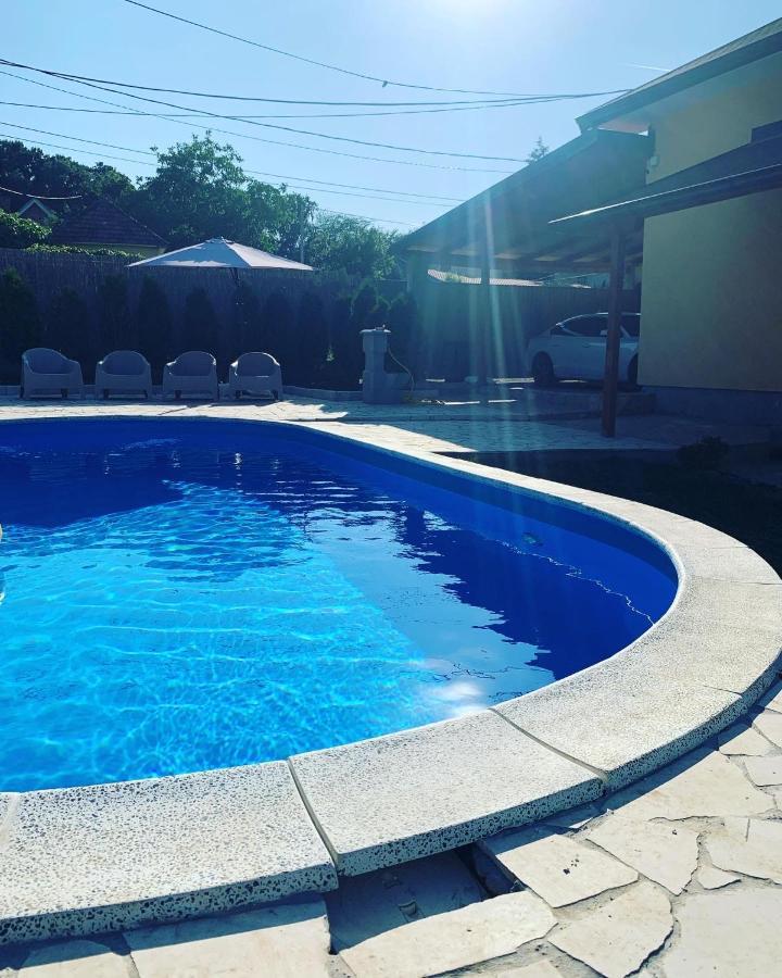 Villa Mika'S Poolhouse à Belgrade Extérieur photo